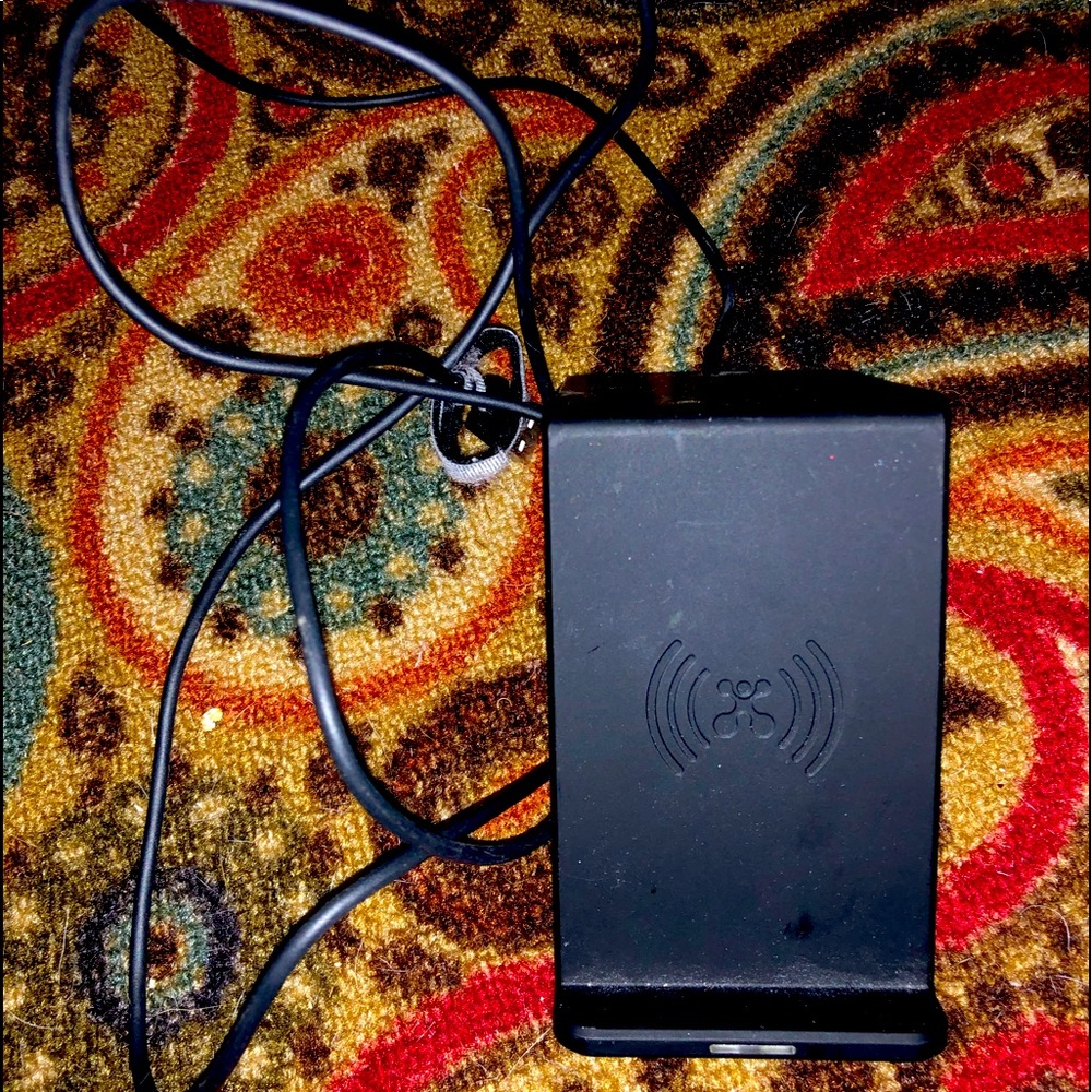 2 Atomi Wireless iPhone Chargers